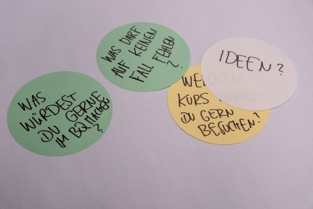 Fragen zur Mitgliedschaft bei der BuchQuartier eG liegen auf dem Tisch